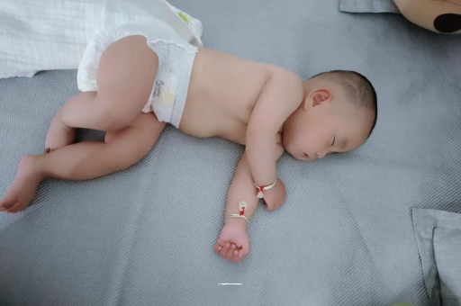 招远两个月宝宝肚子胀气